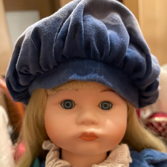 Vintage music doll 1989 Victoria Ashlea Originals designed by Bette Ball - Picture 5 of 15